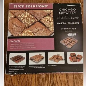 Chicago Metallic 9”x9” Bake Lift Serve Brownie Pan